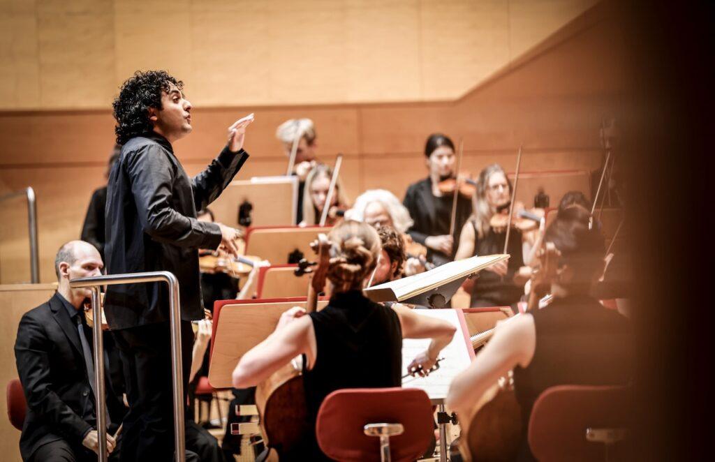Kerem Hasan conducts the Philharmonia Orchestra