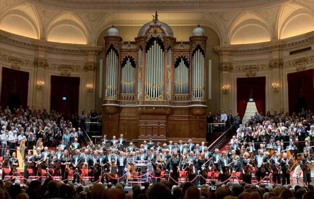 Daniel Harding and the Royal Concertgebouw Orchestra after performing Mahler 9