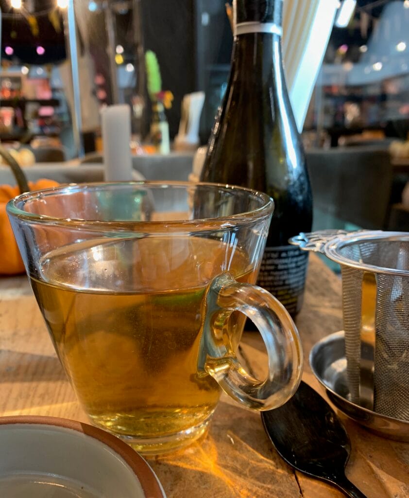 White Champagne tea
