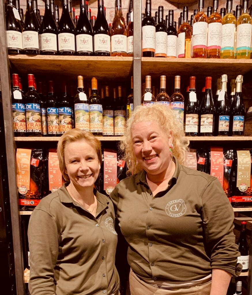 Hanneke and Martine, ready to help with all your questions about wine and beer and much, much more!