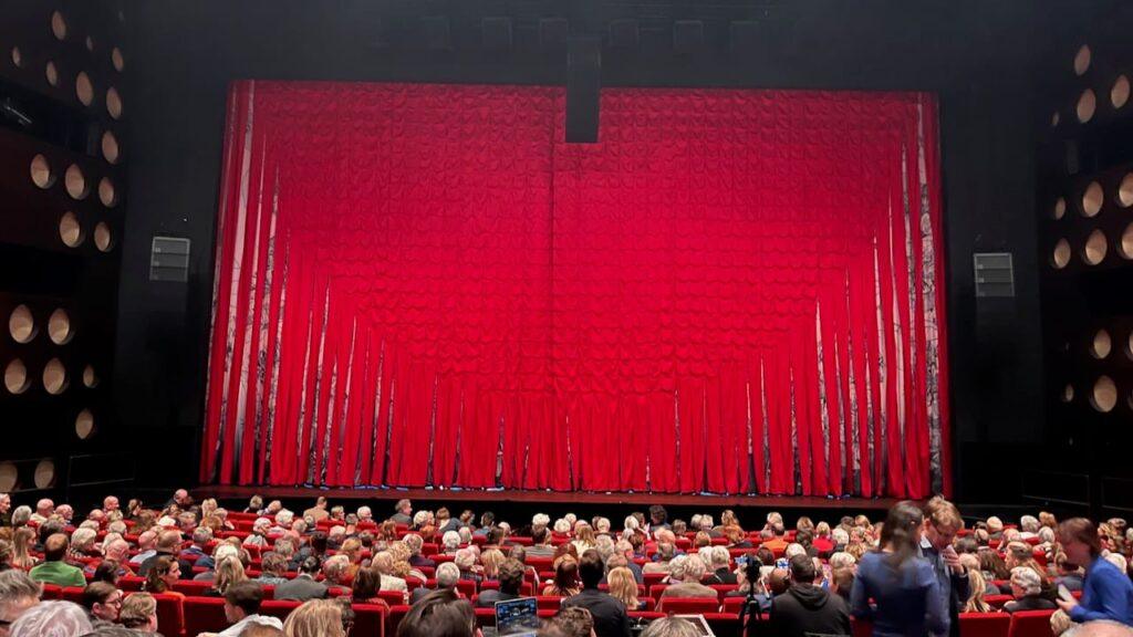 The Wilminktheater, Enschede looking fabulous all in red © Clare Varney