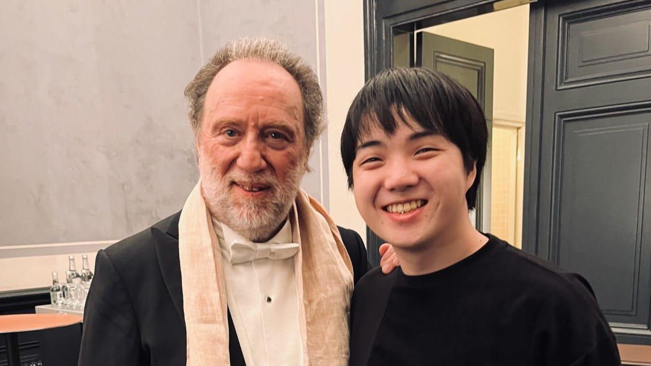 Chailly and Fujita backstage after the concert discussing the importance of the recurring Dies irae theme in the symphony © Clare Varney