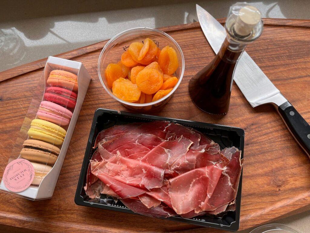 Macarons, beef apricots and balsamic vinegar