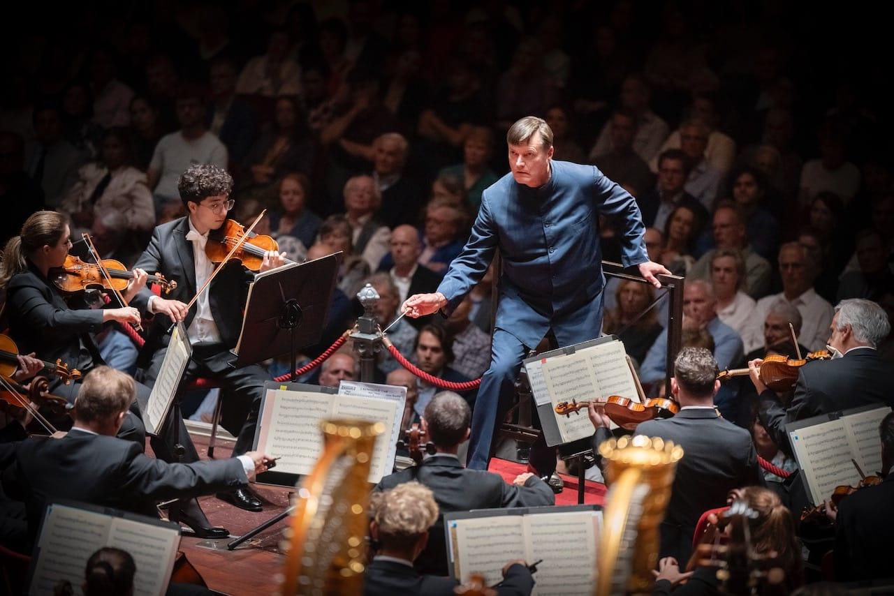 Christian Thielemann conducting the Vienna Phil at the Concertgebouw ©Simon Van Boxtel