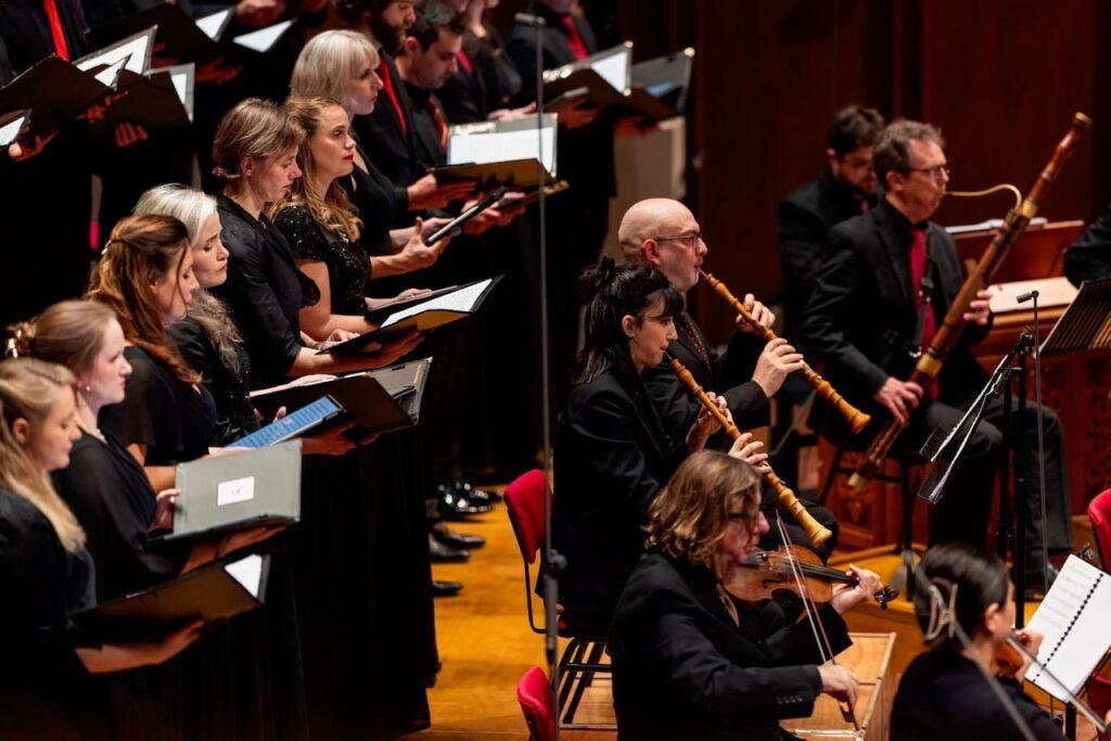 The choir and oboes