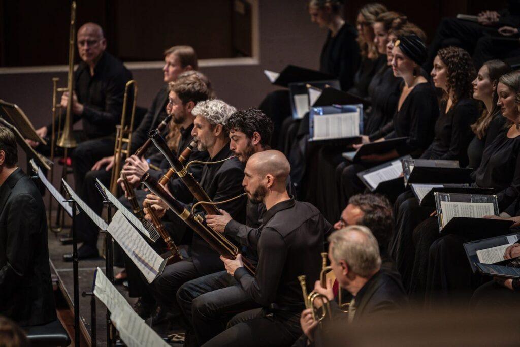 bassoons, basset horns and sackbuts on stage