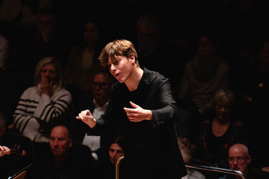 Klaus Mäkelä conducting the Oslo Philharmonic | © John-Halvdan