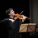 Joshua Bell plays the violin