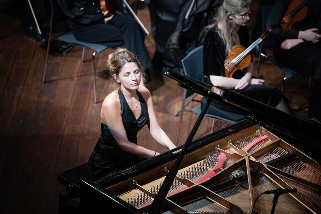Sofia Vasheruk plays the piano