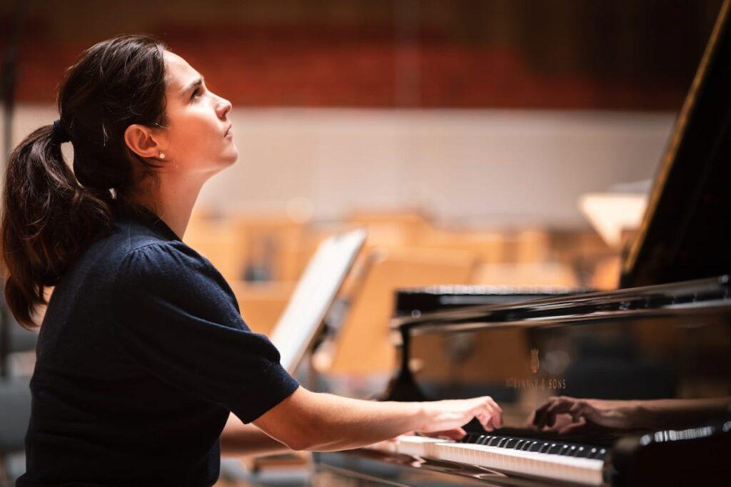 lady playing piano
