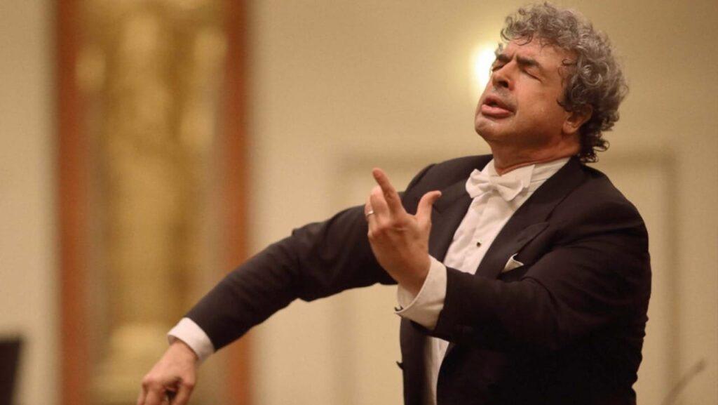 Bychkov and the RCO play Shostakovich