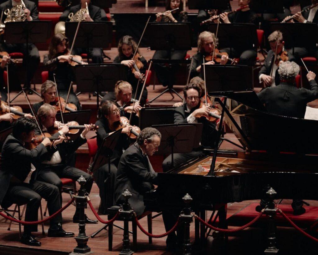 Kissin and Bychkov bring beauty and poise to the Concertgebouw