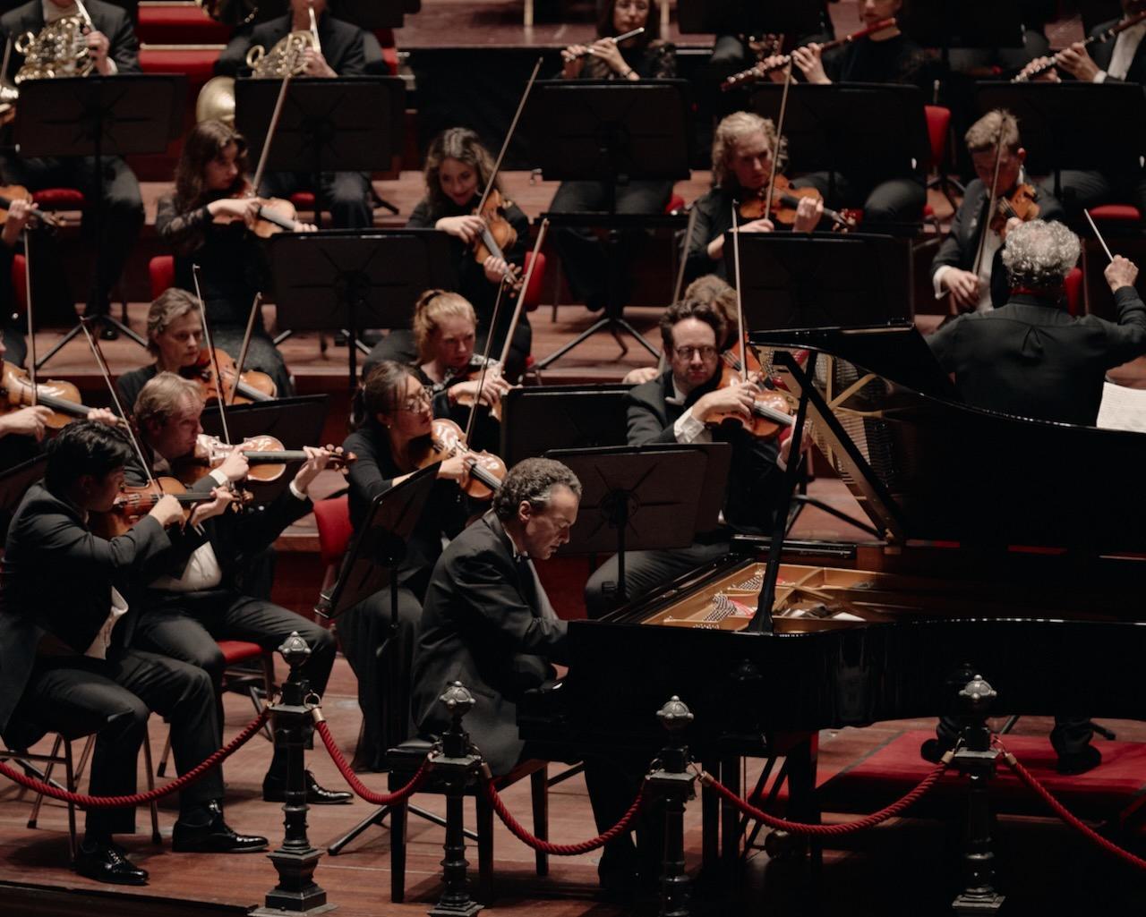 Kissin and Bychkov bring beauty and poise to the Concertgebouw
