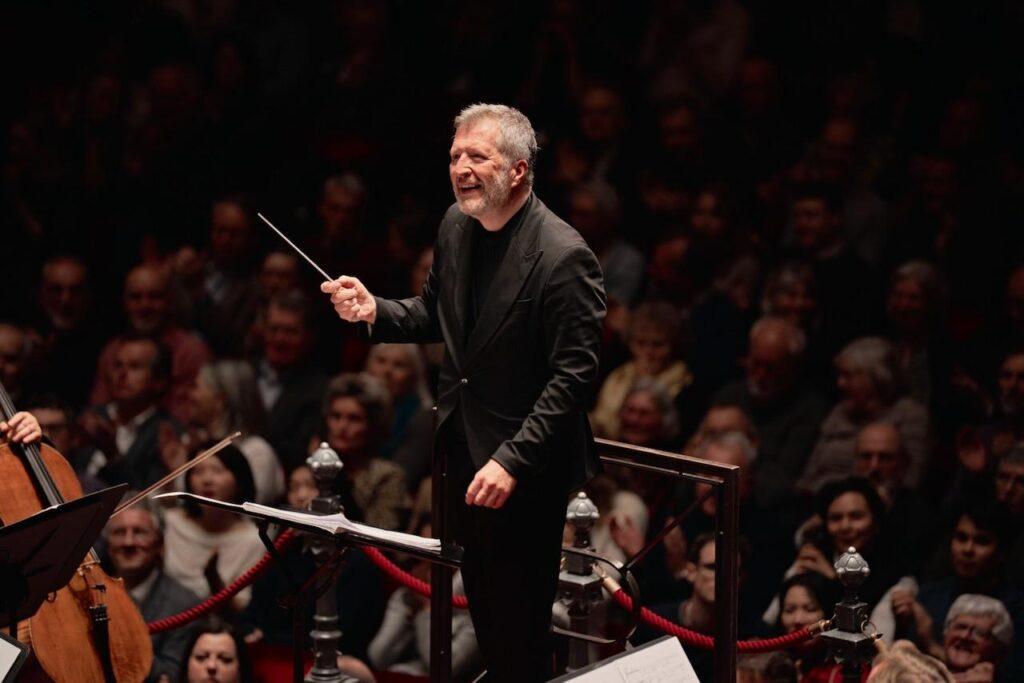 Tomas Adès conducting