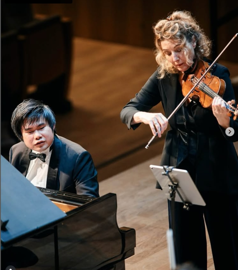 Nobu Amsterdam Sinfonietta plays the piano