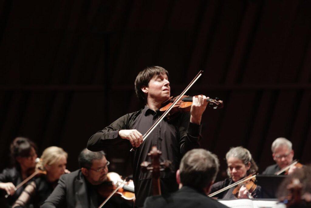 Joshua Bell plays the violin