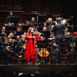 Patricia Kopatchinskaja ;lays the violin