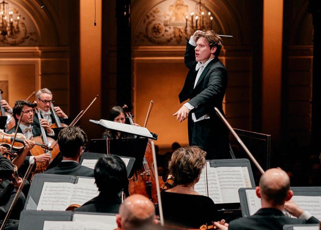 Klaus Mäkelä conducting the Concertgebouw Orchestra