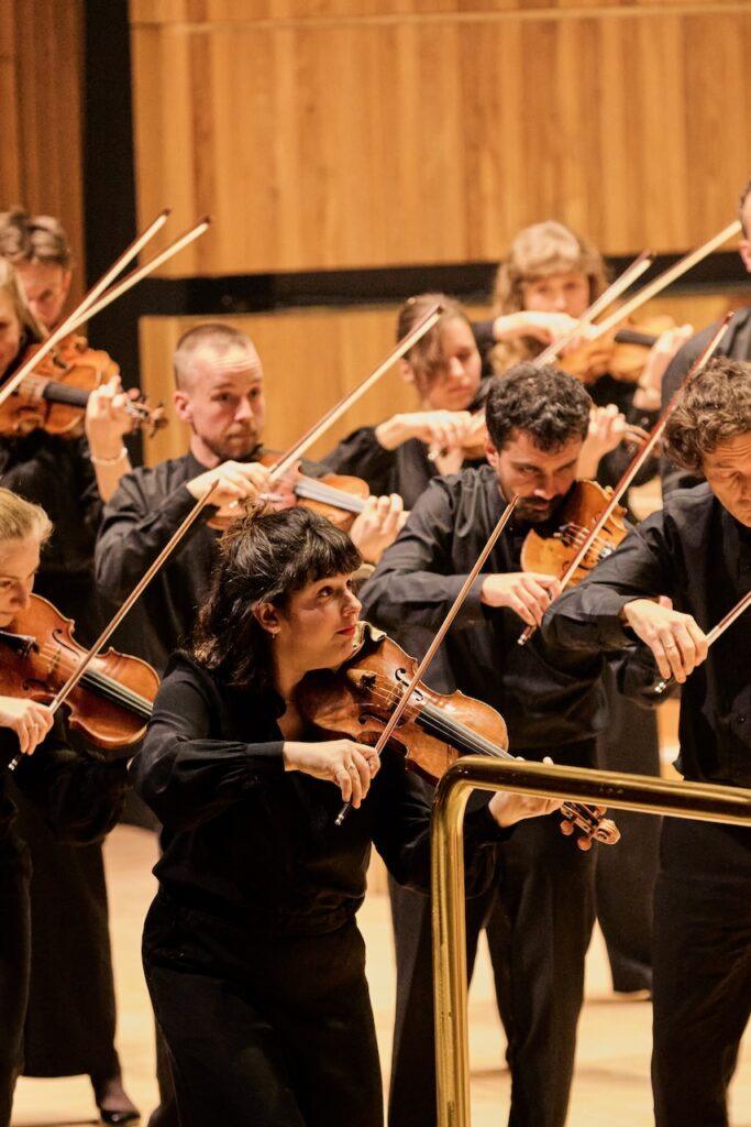 Aurora led by Canadian-American violinist Maia Cabeza © Viktor-Frankowski